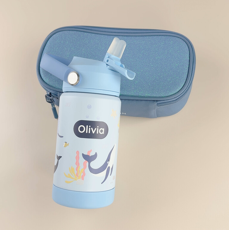 Gepersonaliseerde drinkfles met zeemotief en de naam Olivia