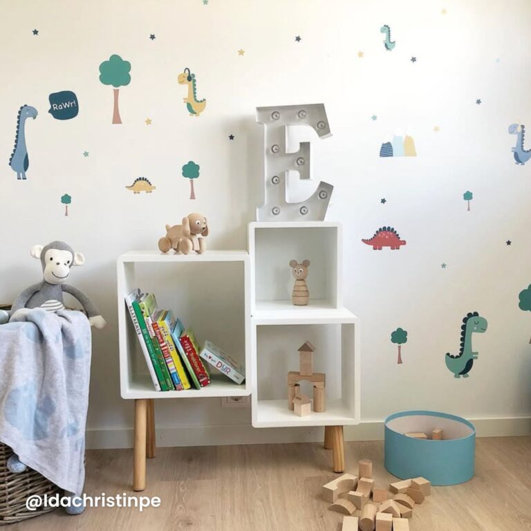 dinosaurus muurstickers op een muur bij een klant thuis