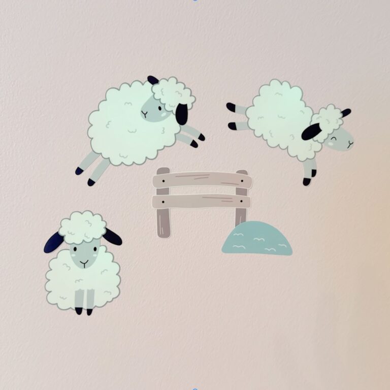 drie lichtgevende schapen op de kinderkamermuur