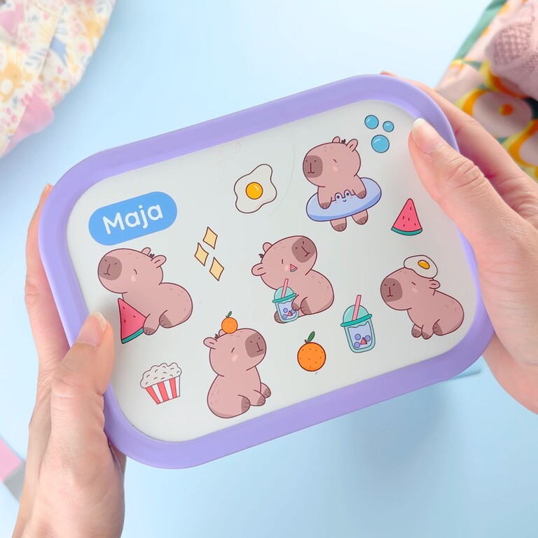 Gepersonaliseerde broodtrommel met capybaramotief en de naam Maja
