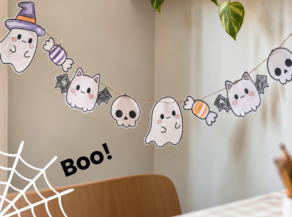 Halloween knutselen met kinderen: gratis platen om te printen 2 Een zelfgemaakte papieren halloweenslinger met ingekleurde spookjes, vleermuizen en snoepjes aan een touwtje